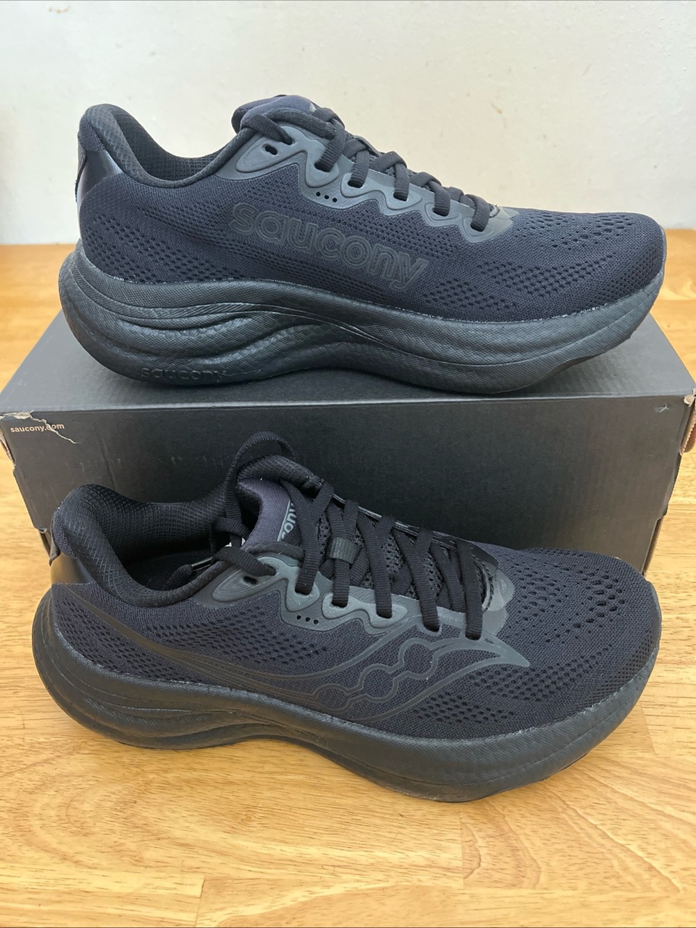Saucony Ride 19 triple black women’s running shoes sneakers size 8.5 new